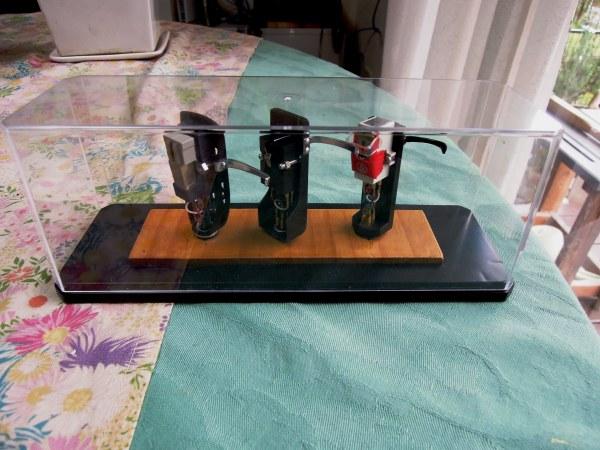 �J�[�g���b�W�z���_�[